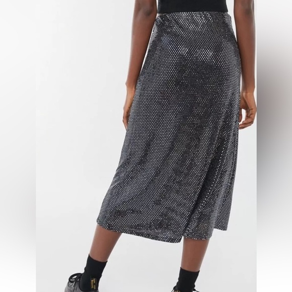 URBAN OUTFITTERS Disco sparkle Silver Black Midi Skirt Women’s Size small - Picture 4 of 14